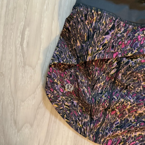 Lululemon Speed Up Low-Rise Short 2.5” Topography Multi Graphite Grey Size 4 - Picture 8 of 9